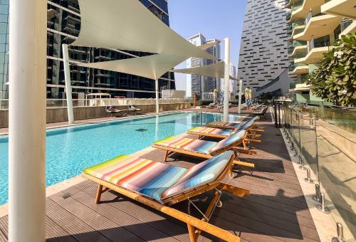 chic 1br at the canal business bay