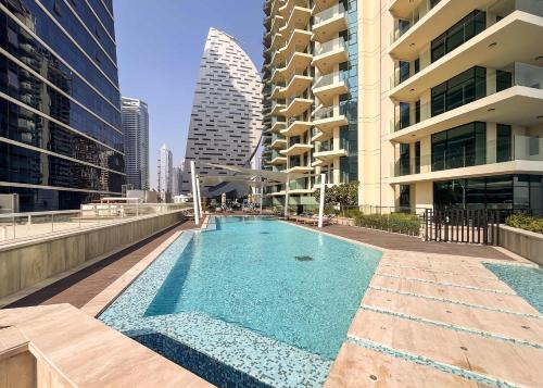 chic 1br at the canal business bay
