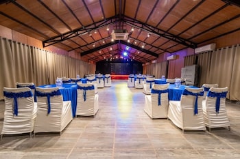 grandeur sanchi resort