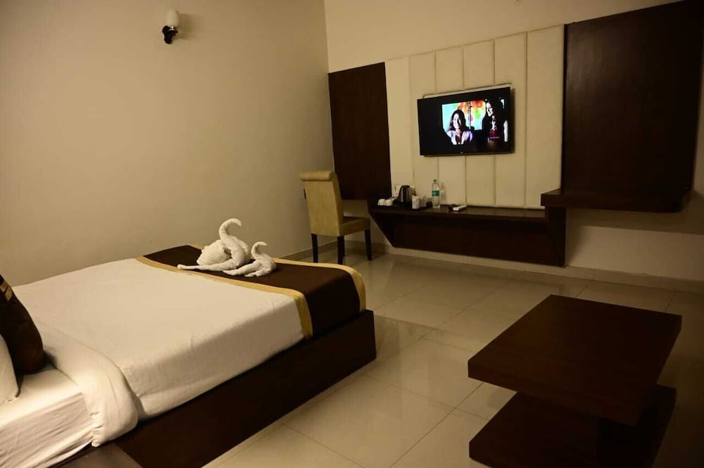 hotel cheer inn