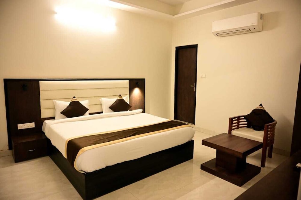 hotel cheer inn