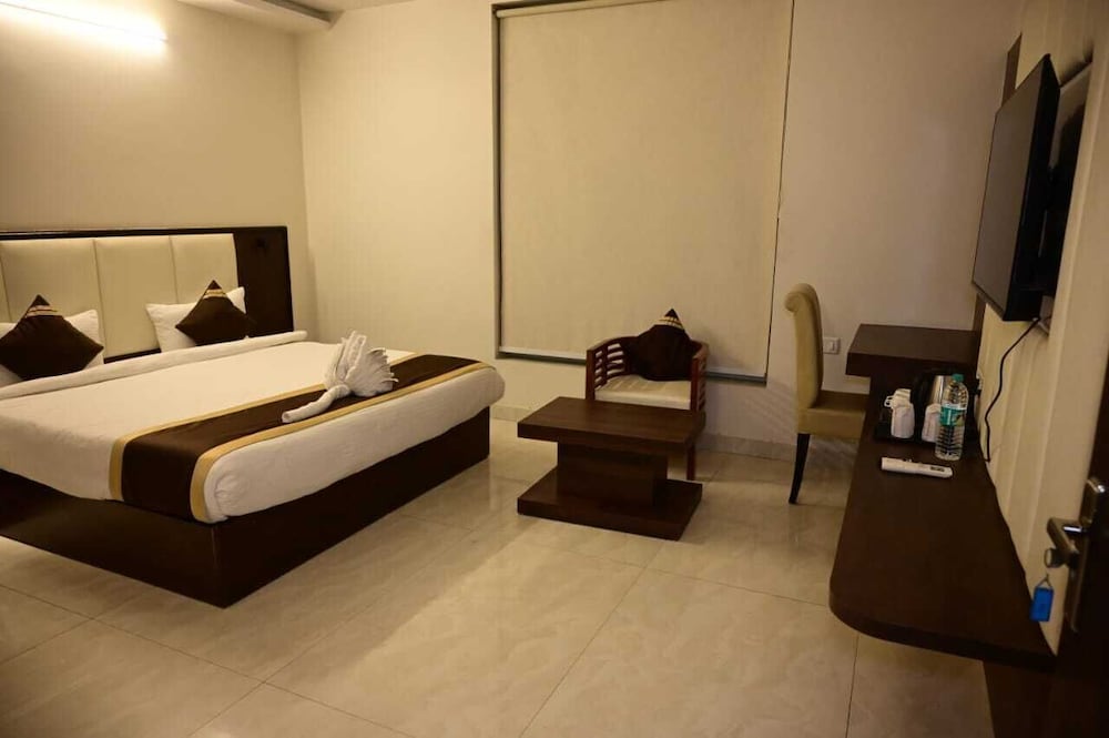 hotel cheer inn