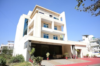 hotel cheer inn