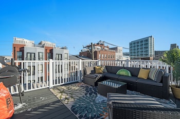 Kid Friendly-Parking-Roof Deck,354 N Front St,3 star