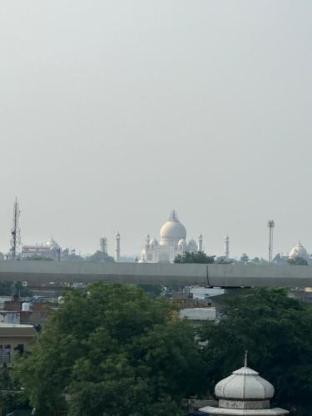 hotel the golden bird