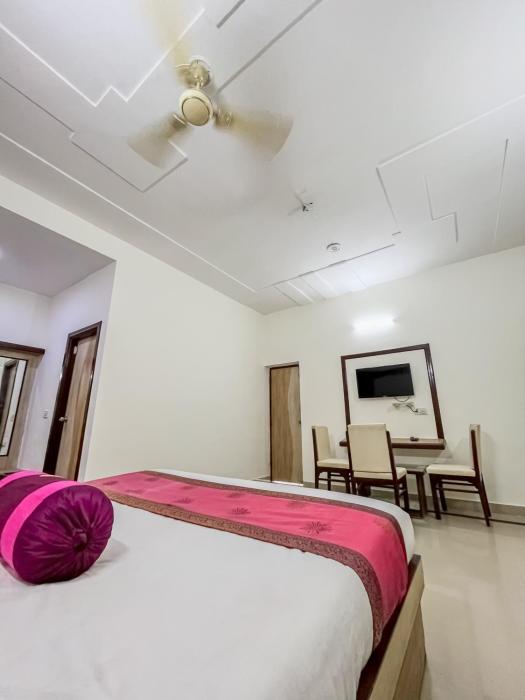 hotel the golden bird