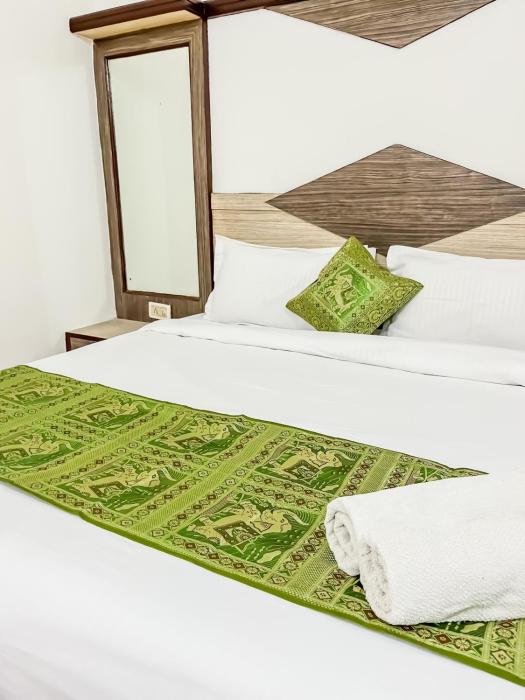 hotel the golden bird