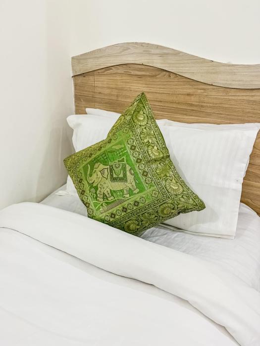 hotel the golden bird