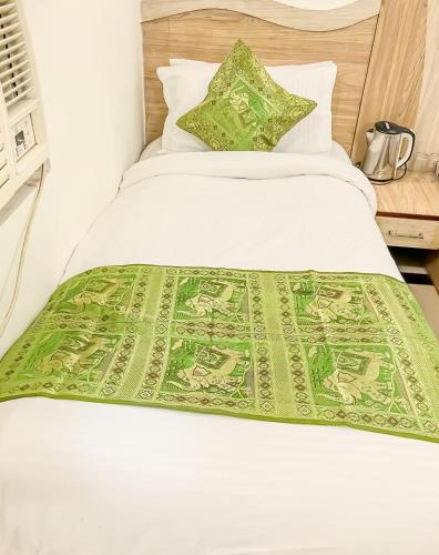 hotel the golden bird