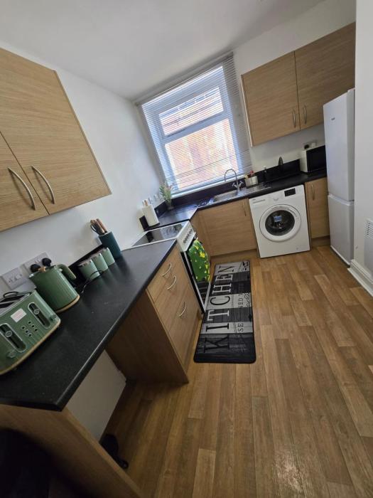 luxury stylish charming city apartment with private entrance in wolverhampton
