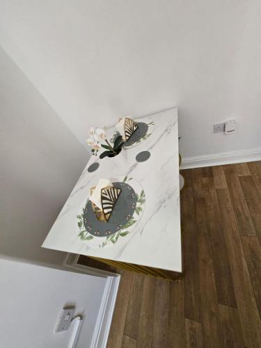 luxury stylish charming city apartment with private entrance in wolverhampton