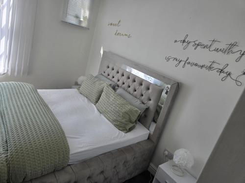 luxury stylish charming city apartment with private entrance in wolverhampton