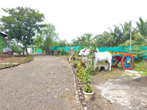 Redwings Resort,,2 star