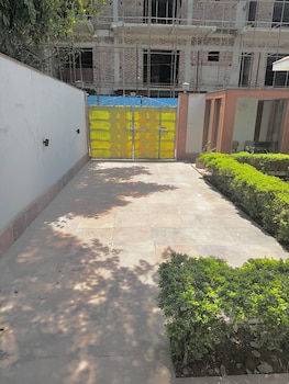 r cottage studio apartments