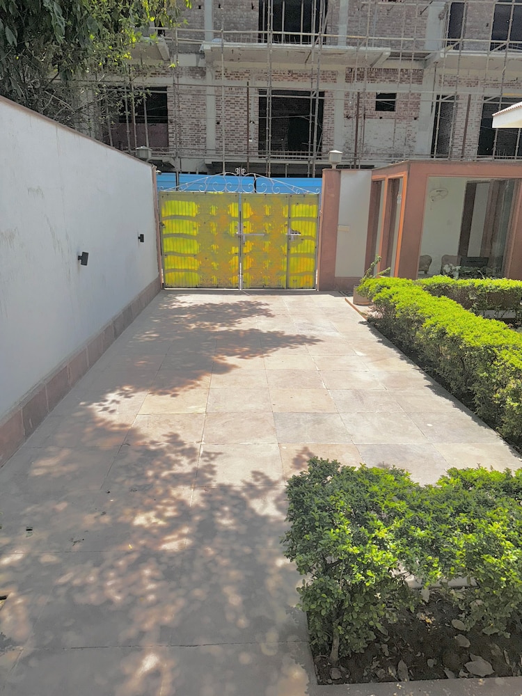 r cottage studio apartments