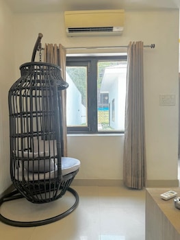 r cottage studio apartments