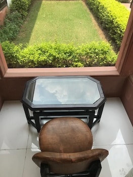 r cottage studio apartments