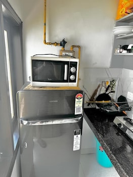 r cottage studio apartments