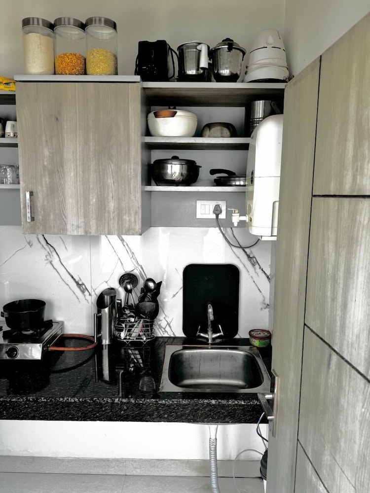 r cottage studio apartments