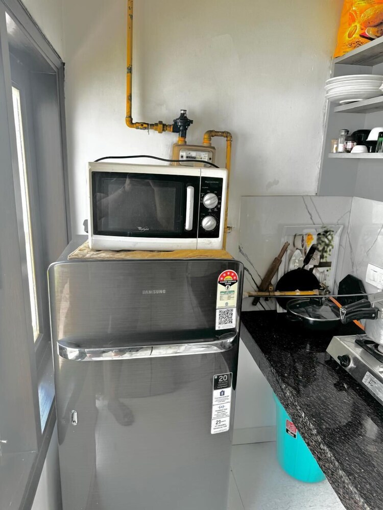 r cottage studio apartments