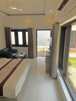 r cottage studio apartments