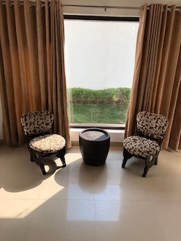 r cottage studio apartments