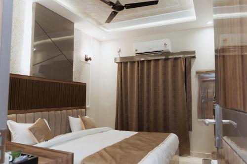 Hotel Star Delight,,3 star