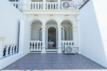 Seaside Patong House,,2 star