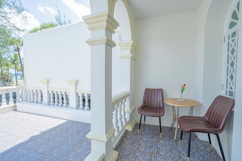 Seaside Patong House,,2 star