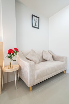 Seaside Patong House,,2 star