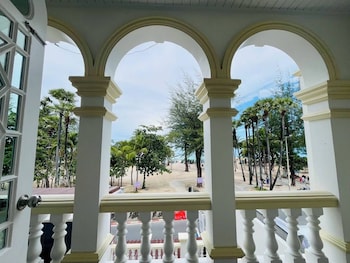 seaside patong house