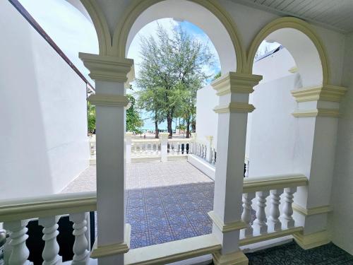 seaside patong house