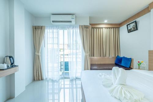 seaside patong house