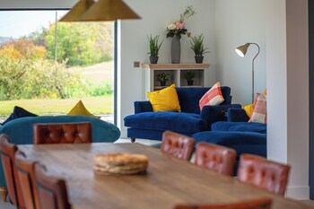 Beautiful Barn Conversion-Escape For 12,,3 star