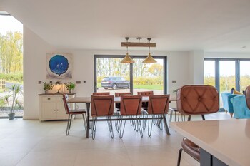 Beautiful Barn Conversion-Escape For 12,,3 star