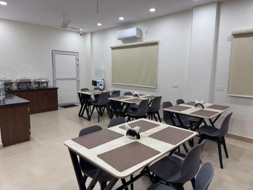 hotel apex inn shamshabad