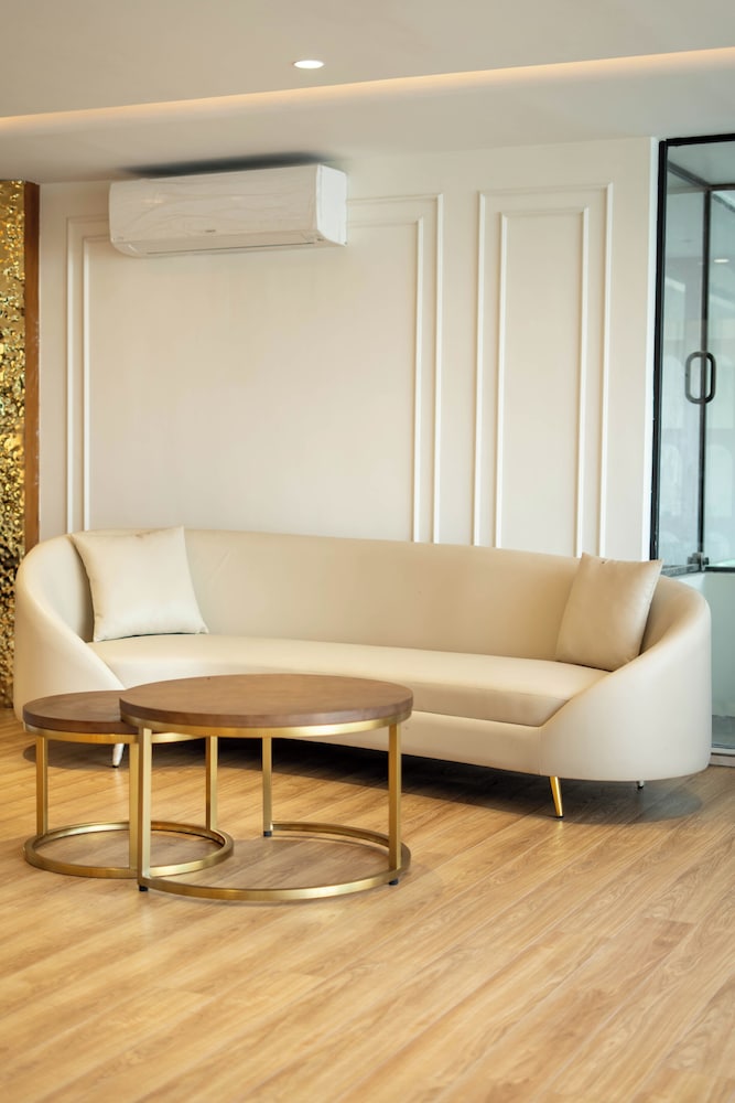 trunk and trolley a luxury boutique hotel