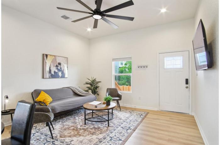 3br 2ba cityscape haven with panoramic tower view