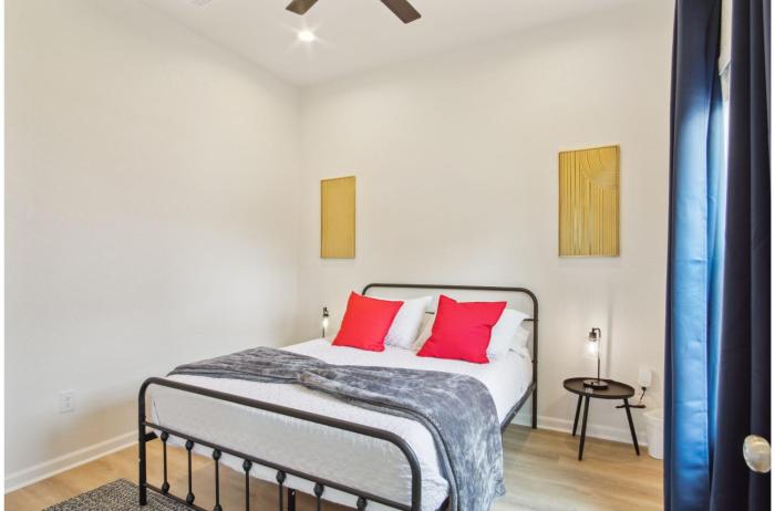 3br 2ba cityscape haven with panoramic tower view