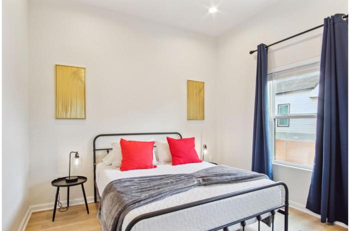 3br 2ba cityscape haven with panoramic tower view
