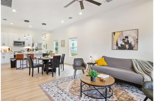 3br 2ba cityscape haven with panoramic tower view