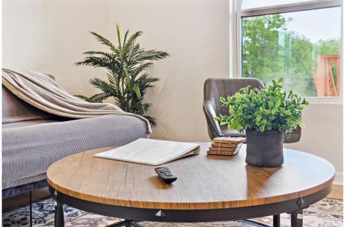 3br 2ba cityscape haven with panoramic tower view