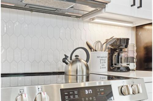 3br 2ba cityscape haven with panoramic tower view