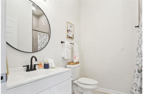 3br 2ba cityscape haven with panoramic tower view