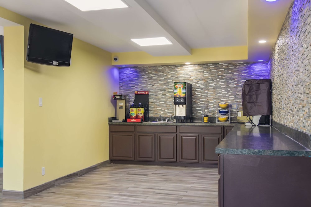 rodeway inn and suites monroeville pittsburgh