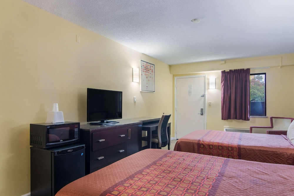 Rodeway Inn & Suites Monroeville - Pittsburgh,Monroeville>>Allegheny County,2 star