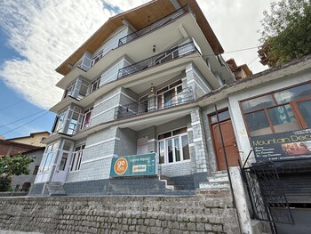 hotel alpine himalayan view manali
