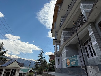 hotel alpine himalayan view manali