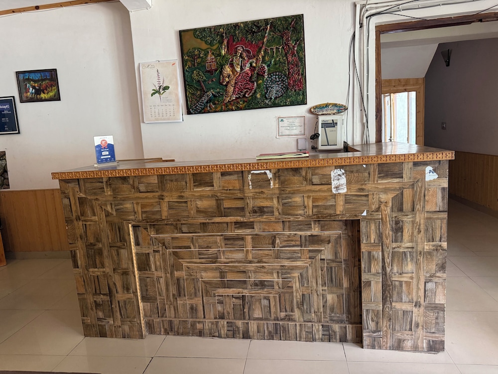 hotel alpine himalayan view manali