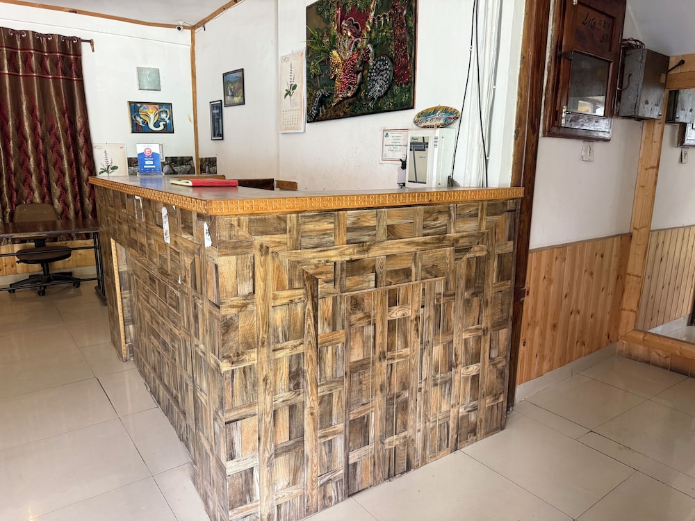 hotel alpine himalayan view manali